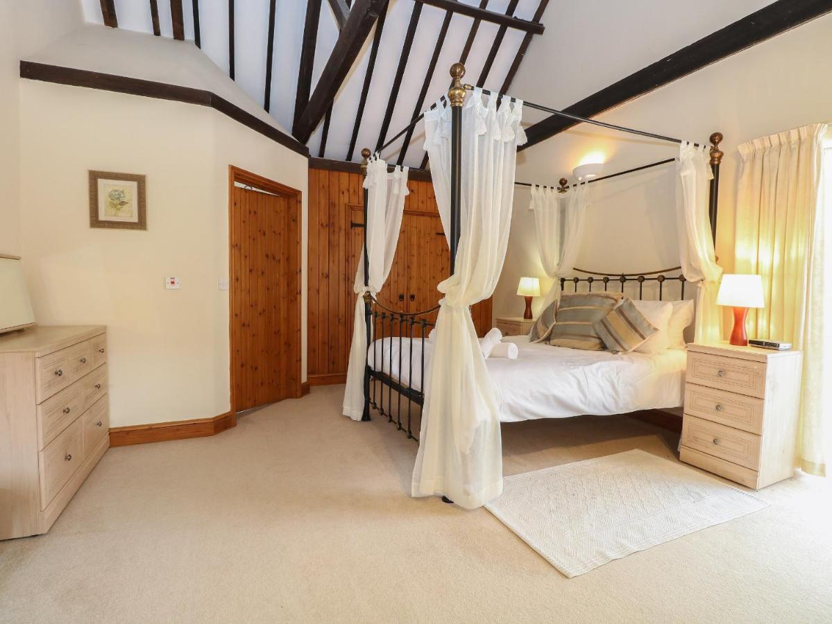 Villa Pear Tree Wood Norton Exterior foto